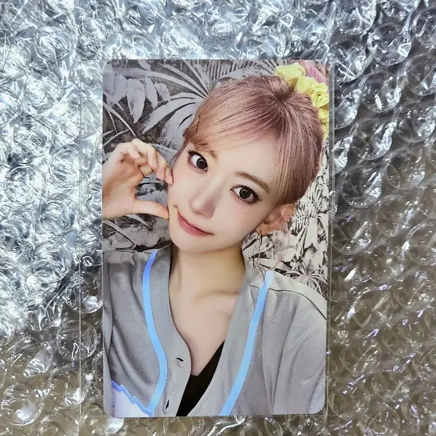 [BUNJANG] LE SSERAFIM Sakura Made My Night POB (Photocard) / 미개봉 르세라핌 사쿠라 Made My Night 미공포
