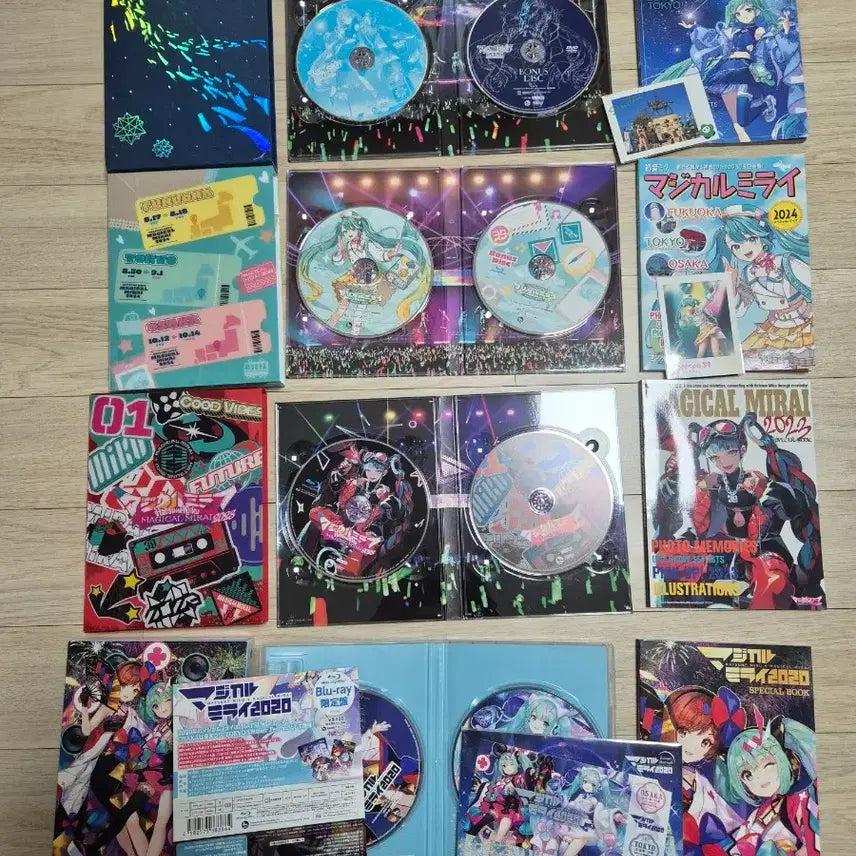 [BUNJANG] Hatsune Miku Magical Mirai Blu-ray &amp; DVD Bundle Set / 하츠네 미쿠 매지컬 미라이 블루레이 및 DVD 일괄판매