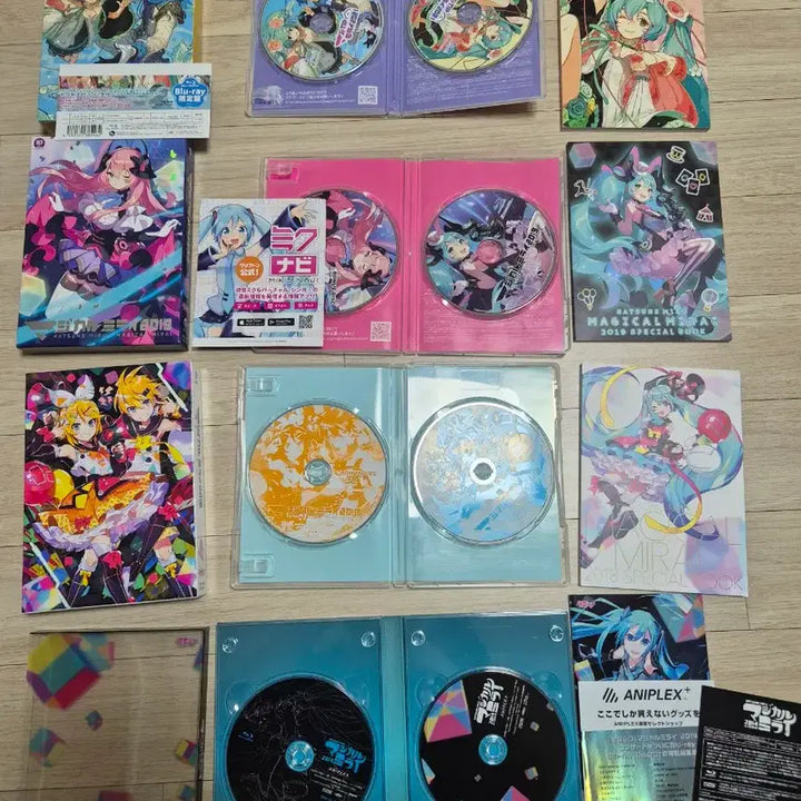 [BUNJANG] Hatsune Miku Magical Mirai Blu-ray &amp; DVD Bundle Set / 하츠네 미쿠 매지컬 미라이 블루레이 및 DVD 일괄판매