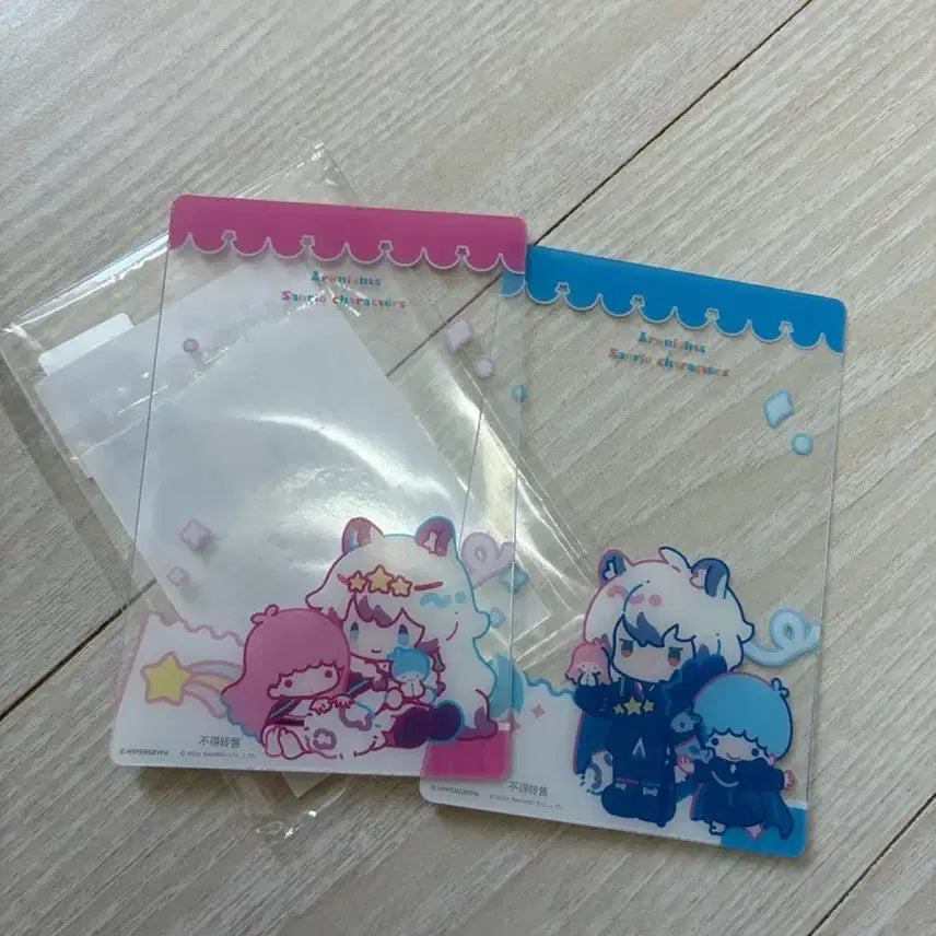 [BUNJANG] Arknights Sanrio Collaboration Eunectes &amp; Pramanix Badge &amp; Transparent Photocard Set / 명일방주 산리오 콜라보 은재 성녀 실버애쉬 프라마닉스 뱃지 투명포카 세트
