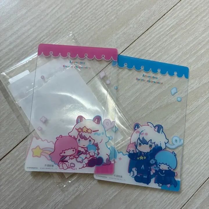 [BUNJANG] Arknights Sanrio Collaboration Eunectes &amp; Pramanix Badge &amp; Transparent Photocard Set / 명일방주 산리오 콜라보 은재 성녀 실버애쉬 프라마닉스 뱃지 투명포카 세트