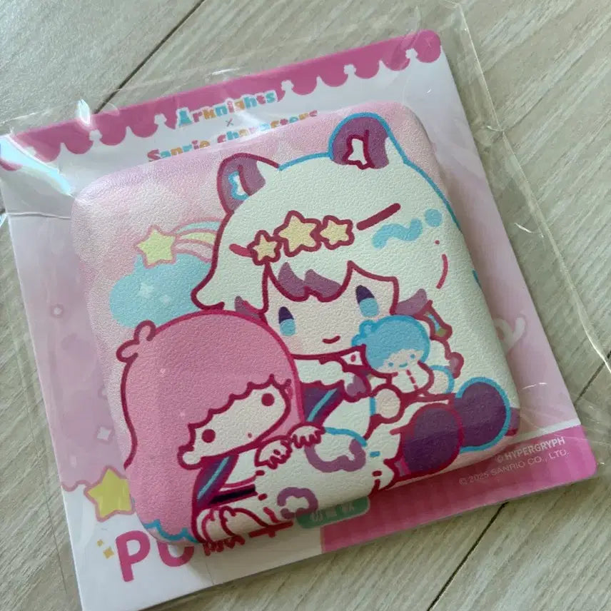 [BUNJANG] Arknights Sanrio Collaboration Eunectes &amp; Pramanix Badge &amp; Transparent Photocard Set / 명일방주 산리오 콜라보 은재 성녀 실버애쉬 프라마닉스 뱃지 투명포카 세트
