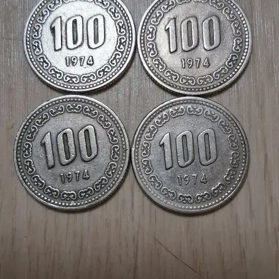 [BUNJANG] 1974 100 Won Coin Bundle (4 Coins) / 100원 동전 1974년 (4개)