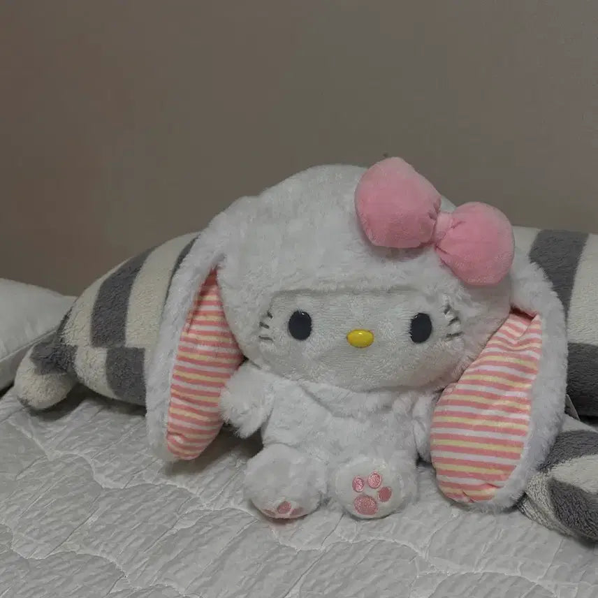 [BUNJANG] Classic Kitty "Robbie" Easter Bunny Plush / 고전키티 인형 롭이어 부활절 키티 토끼 인형