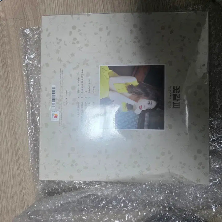[BUNJANG] IU "LILAC" LTD LP (E.D.A.N. Version) / 아이유 LP 이담버전 판매합니다