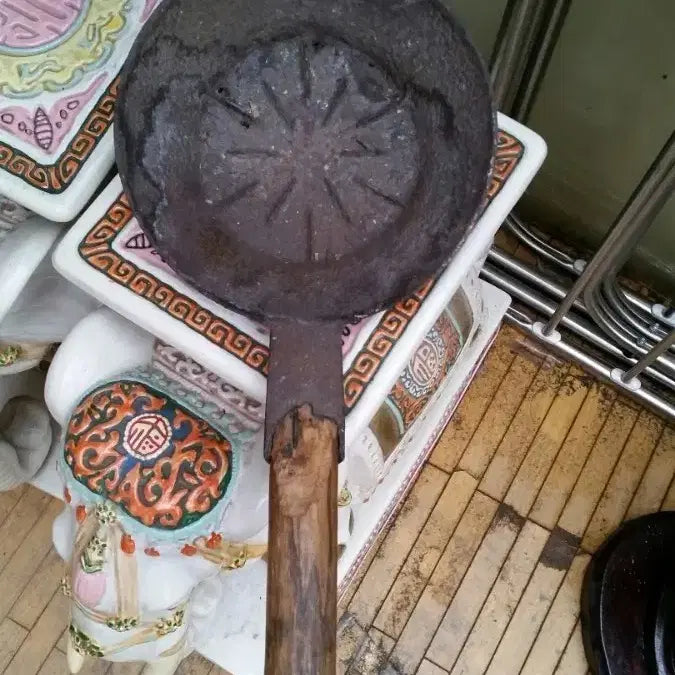 [BUNJANG] Vintage Charcoal Iron / 숯 다리미