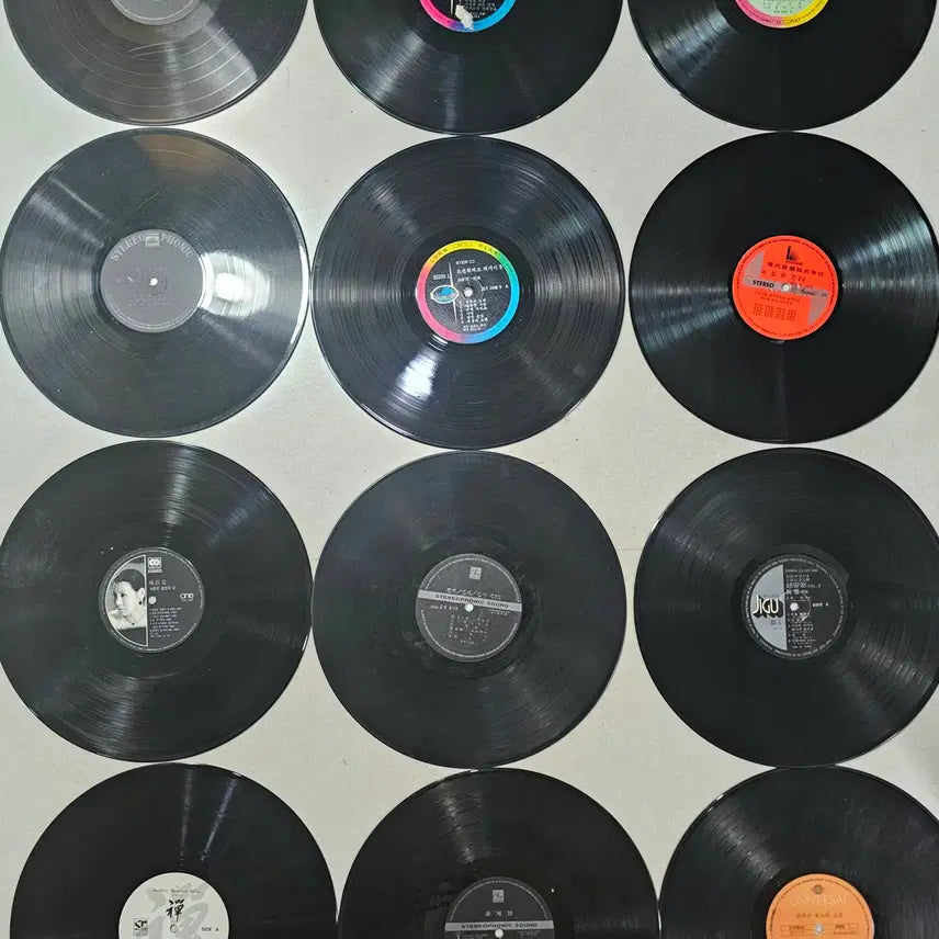 [BUNJANG] Korean &amp; Pop LP Records Bundle - 70 Discs (No Sleeves) / LP 알판만 70장 일괄 판매