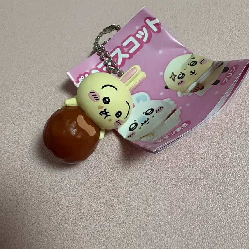[BUNJANG] Chiikawa Usagi Gachapon Keyring / 치이카와 타베모노 우사기 가챠 키링