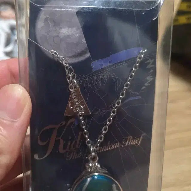 [BUNJANG] Detective Conan USJ Limited Edition Phantom Thief Kid Necklace / 코난usj 한정 유니버셜 괴도키드 목걸이