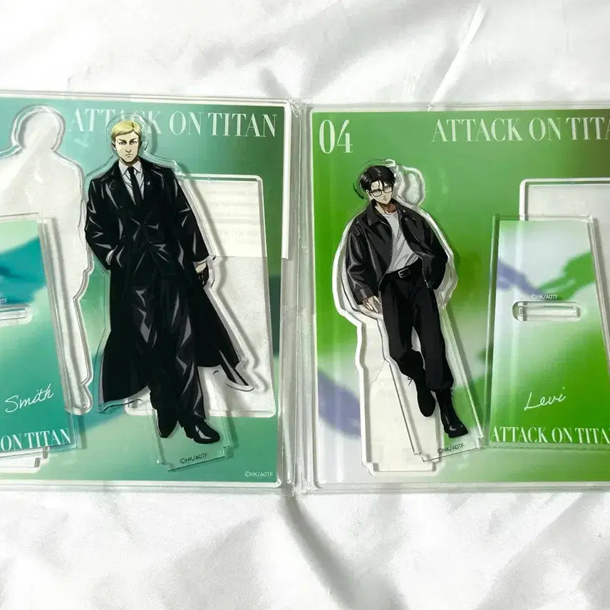 [BUNJANG] Attack on Titan Erwin Smith &amp; Levi Ackerman Runway Acrylic Set / 진격거 엘빈 리바이 런웨이 아크릴 세트 에루리