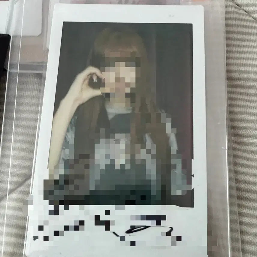 [BUNJANG] Kiki Kiya Signed Polaroid Candy Magic Hole Flip Phone (I Don&