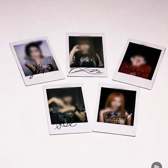 [BUNJANG] Kiki Kiya Signed Polaroid Candy Magic Hole Flip Phone (I Don&