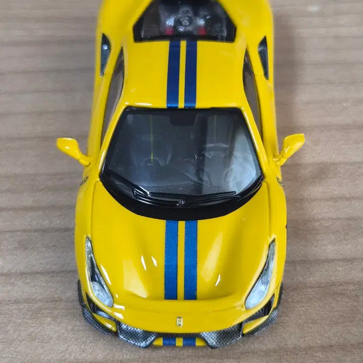 [BUNJANG] TOC Ferrari 488 Pista Yellow Diecast Model / Toc 페라리 488 피스타, 458 스페치알레 로쏘코르사 하자품