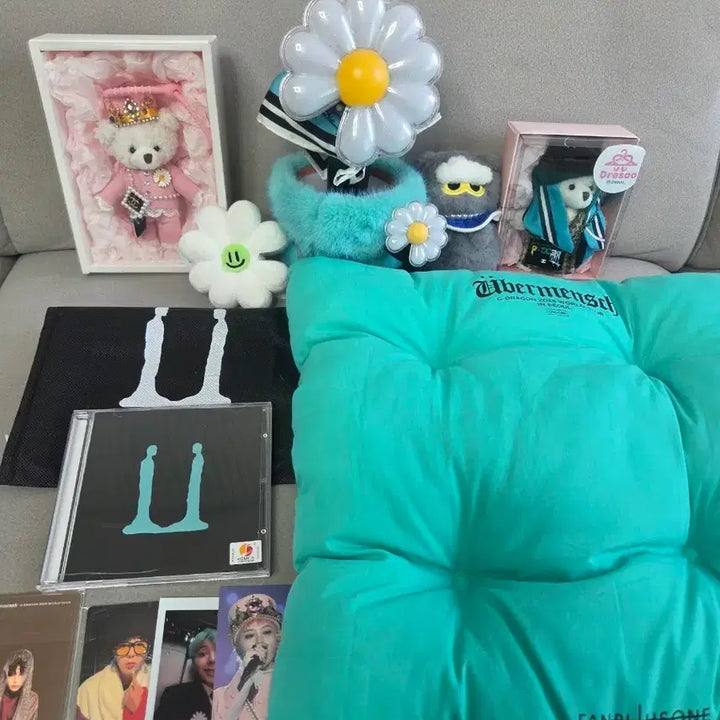 [BUNJANG] G-Dragon Goods Bundle Set / 지드래곤 굿즈 cd 응원봉 크래들 스카프 키링 포카 일괄 판매