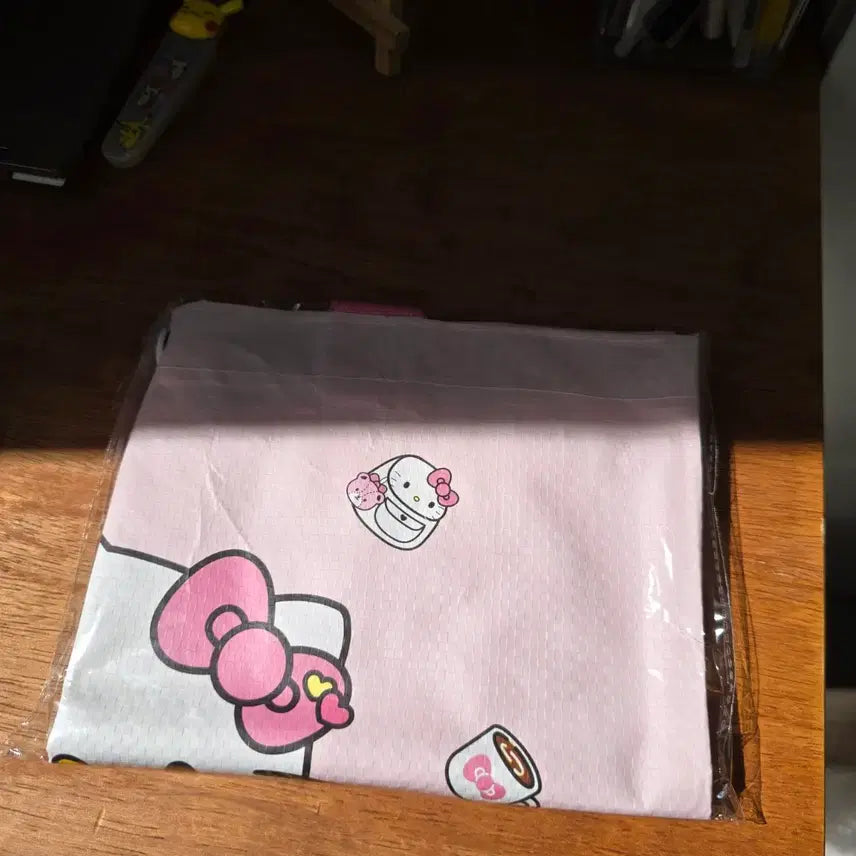 [BUNJANG] FillyMilly x Hello Kitty Taplin Bag &amp; Hair Clip Set / 올리브영 필리밀리 헬로키티 타포린백 &amp; 헤어집게