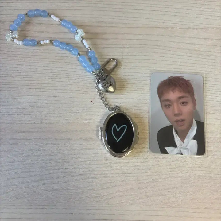 [BUNJANG] Park Jihoon Photocard &amp; Mirror Keyring Set / 박지훈 포카와 미러링 키링 세트로 팔아요