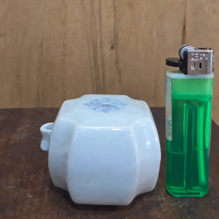 [BUNJANG] Ji Soon-tak Celadon Porcelain Water Dropper / 지순탁 청화백자 도자기 연적