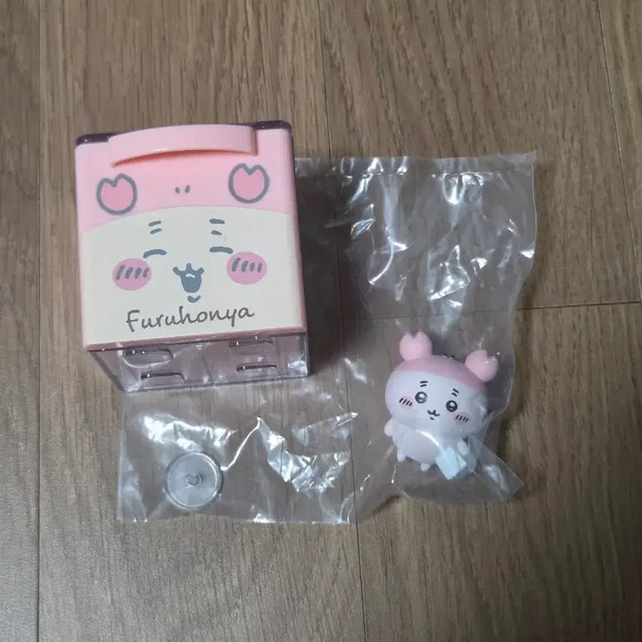 [BUNJANG] Chiikawa "Kani (Furuhonya)" Gacha Figure &amp; Q-Case Bundle Set / 치이카와 카니(후루혼야) 가챠 피규어, 큐케이스 일괄판매