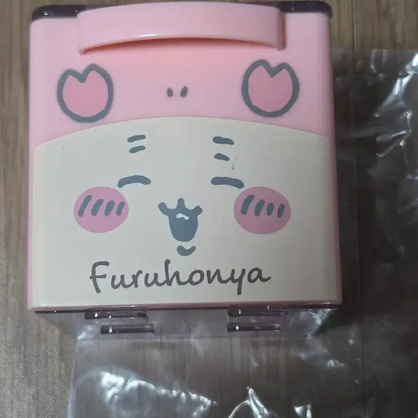 [BUNJANG] Chiikawa "Kani (Furuhonya)" Gacha Figure &amp; Q-Case Bundle Set / 치이카와 카니(후루혼야) 가챠 피규어, 큐케이스 일괄판매