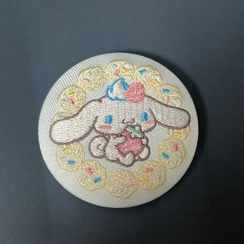 [BUNJANG] Cinnamoroll Embroidered Pin Button / 시나모롤 자수 핀버튼