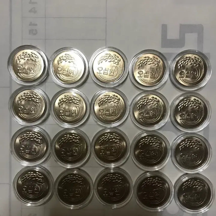 [BUNJANG] 1977 South Korean 50 Won Coin - Uncirculated Condition / 한국은행 77년 50원 완전 미사용 동전