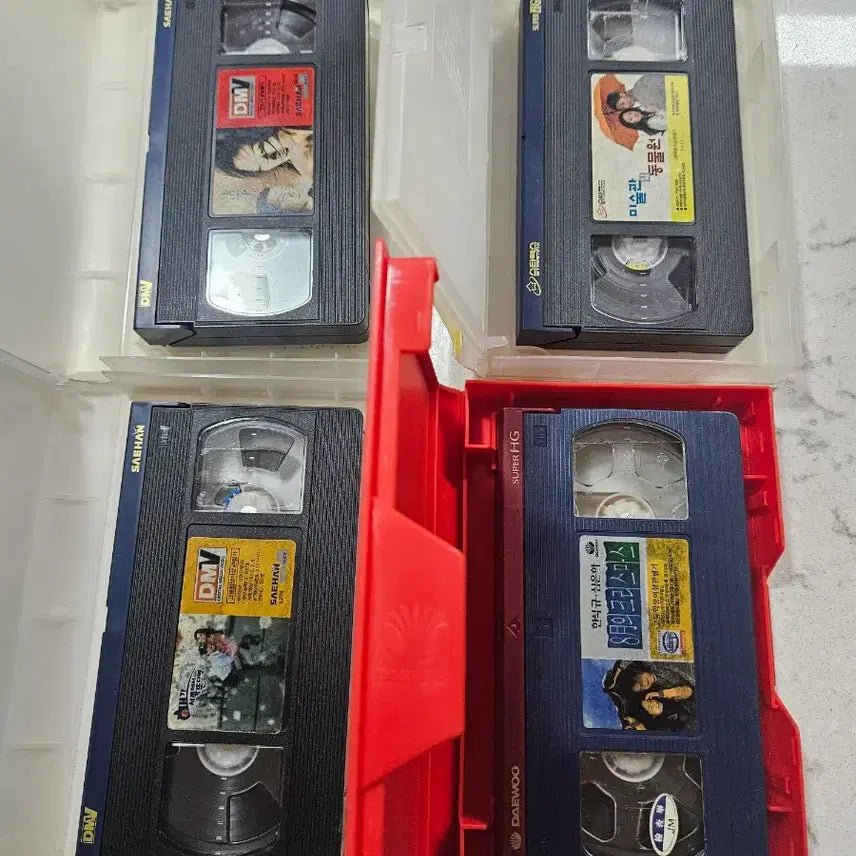 [BUNJANG] Collection of 4 VHS Tapes / 소장용 비디오테이프(4개)