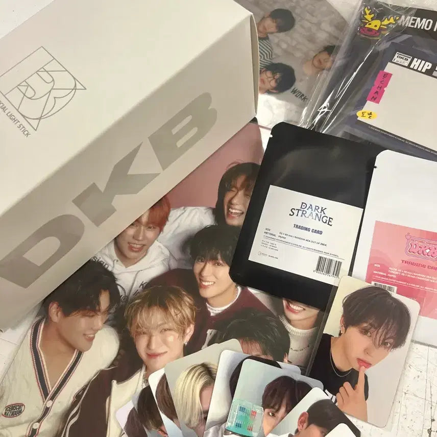 [BUNJANG] DKB Official Lightstick &amp; Limited Edition Goods Set / 다크비 DKB 응원봉+한정 굿즈 세트