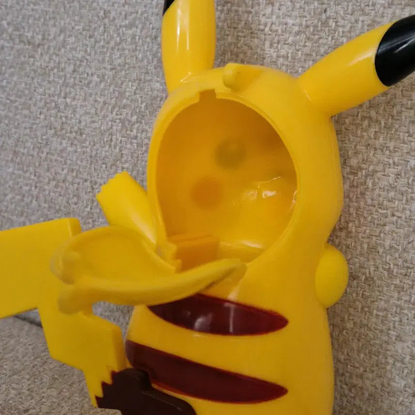 [BUNJANG] Shanghai Limited Pikachu Figure Container / 상하이 한정) 포켓몬 피카츄 피규어 컨테이너