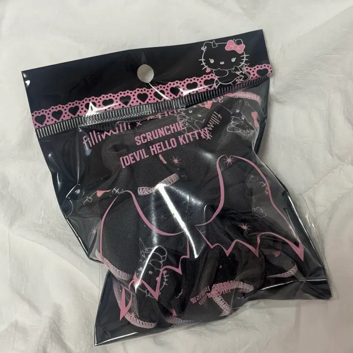[BUNJANG] Sanrio Hello Kitty FillyMilly Devil Scrunchie (Sealed) / 헬로키티 필리밀리 악마 스크런치 미개봉