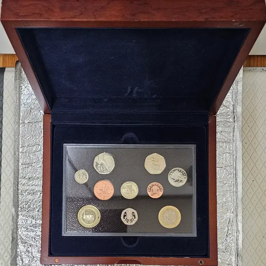 [BUNJANG] United Kingdom Commemorative Coin Set with Case / 영국 기념 주화 세트 케이스 포함