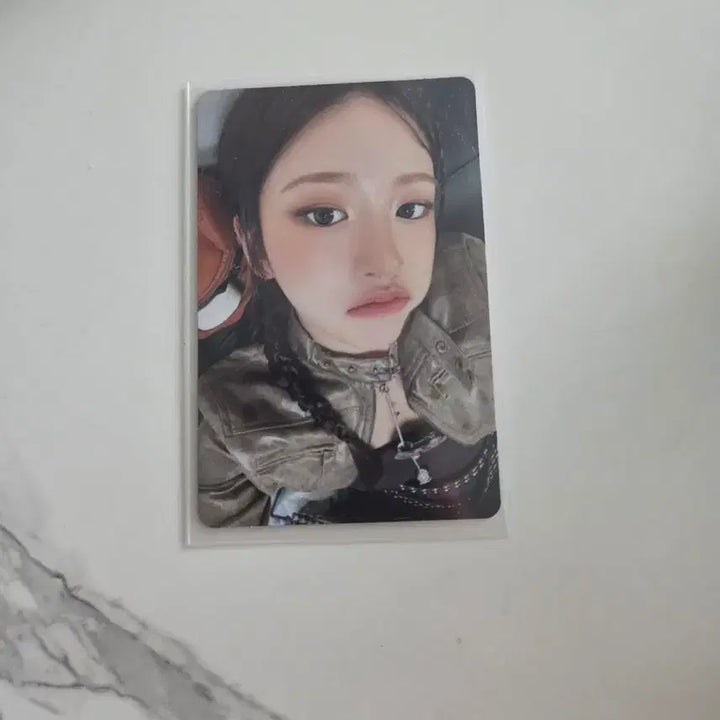 [BUNJANG] IVE Yujin B-Lyright Solo Jacket Photocard / 아이브 비얼라잇 솔로자켓판 유진