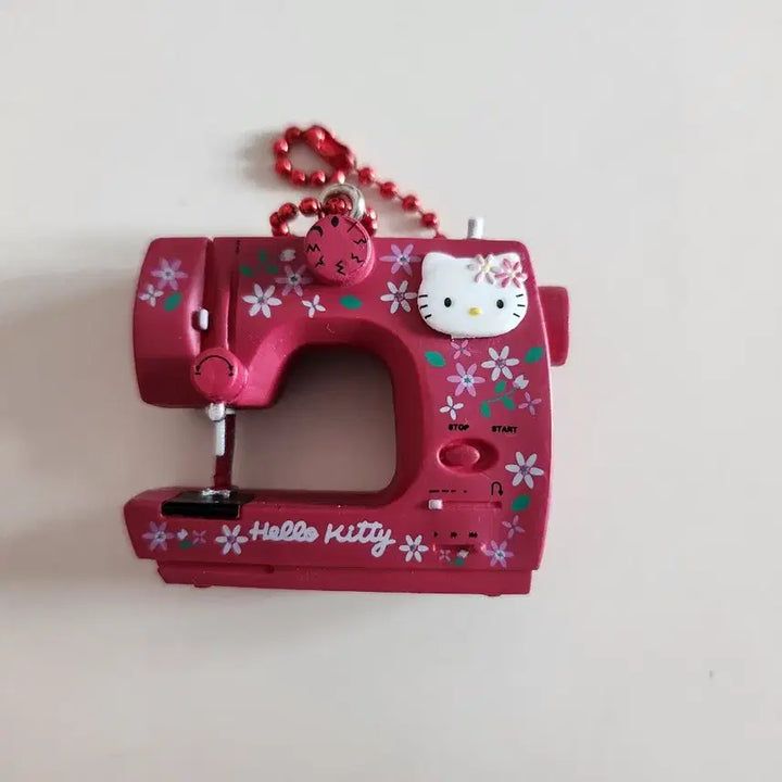 [BUNJANG] Hello Kitty Sewing Machine Gachapon (Sealed Capsule) / 헬로키티 재봉틀 가챠(미개봉캡슐)
