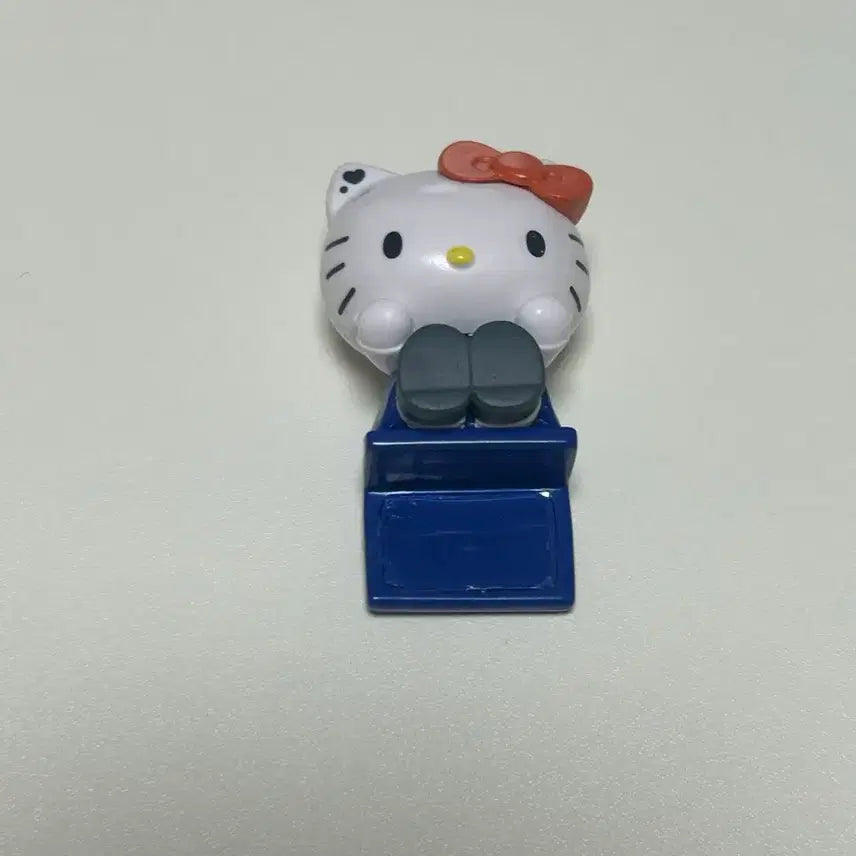 [BUNJANG] Olive Young Hello Kitty Adhesive Figure / 올리브영 헬로키티 부착 피규어