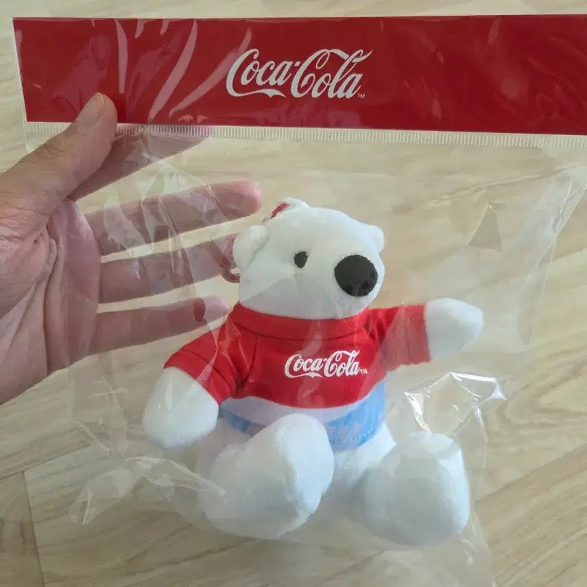 [BUNJANG] Coca-Cola FWC Polar Bear Doll Keychain / 코카콜라 FWC 폴라베어 인형 키링