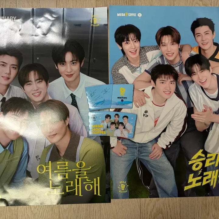[BUNJANG] EXO Summer Poster Set (2 Types) with Mega Coffee Cup Holder / 엑소 여름 포스터 2종 메가커피 컵홀더포함