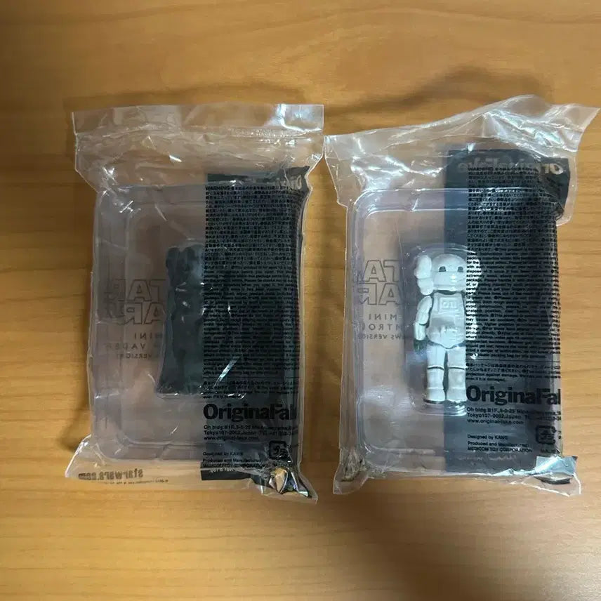 [BUNJANG] KAWS Darth Vader Stormtrooper Mini Version / 카우스 다스베이더 스톰트루퍼