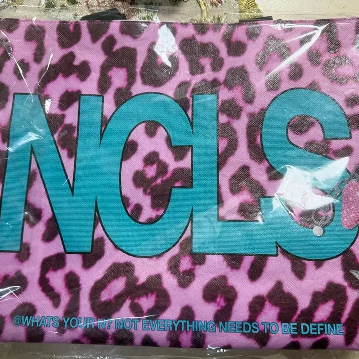 [BUNJANG] &amp;TEAM Nicholas Birthday Cafe Tapolin Bag / 앤팀 니콜라스 생카 타포린백 생일카페