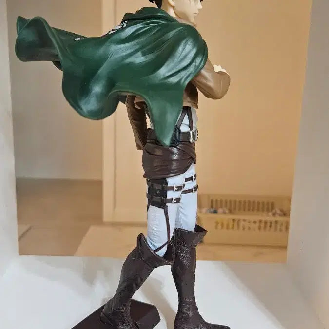 [BUNJANG] Attack on Titan Levi Ackerman Figure / 진격의 거인 리바이 피규어