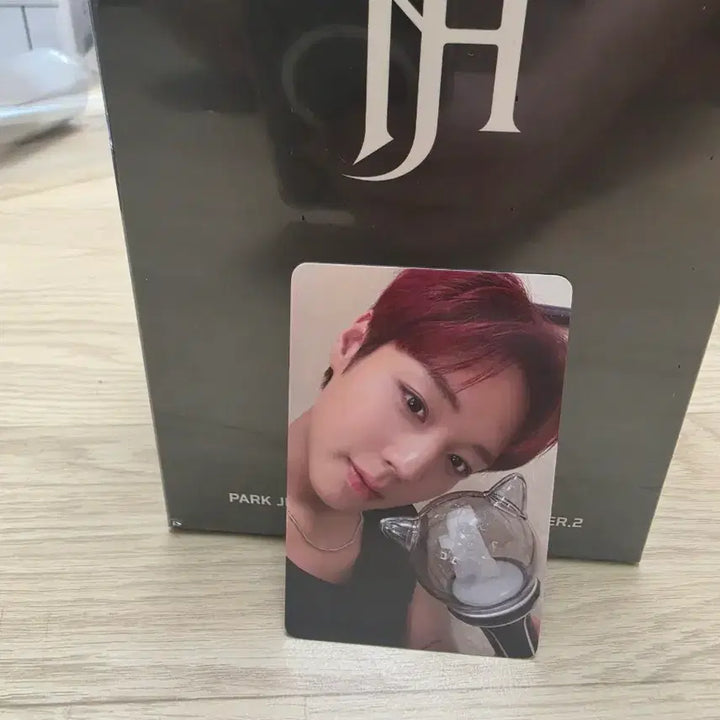[BUNJANG] Park Jihoon "2nd Ver." Lightstick Set with Photocard / 박지훈 굿즈 응원봉 2ver(포토카트 포함)