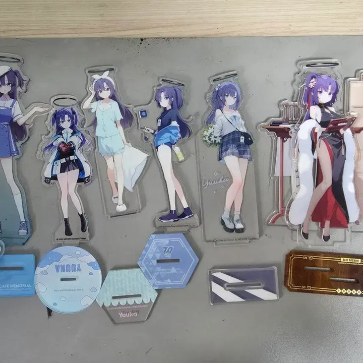 [BUNJANG] Blue Archive Yuuka Official Acrylic Standee Bundle (7 pcs) + Card + Can Badge / 일괄 블루아카이브 유우카 공식 아크릴 7개+카드+캔뱃지