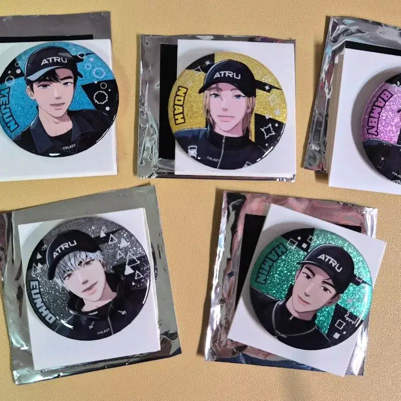 [BUNJANG] PLAVE Caligo 2 Glitter Can Badge Set / 플레이브 칼리고2 글리터 캔뱃지 양도합니다.