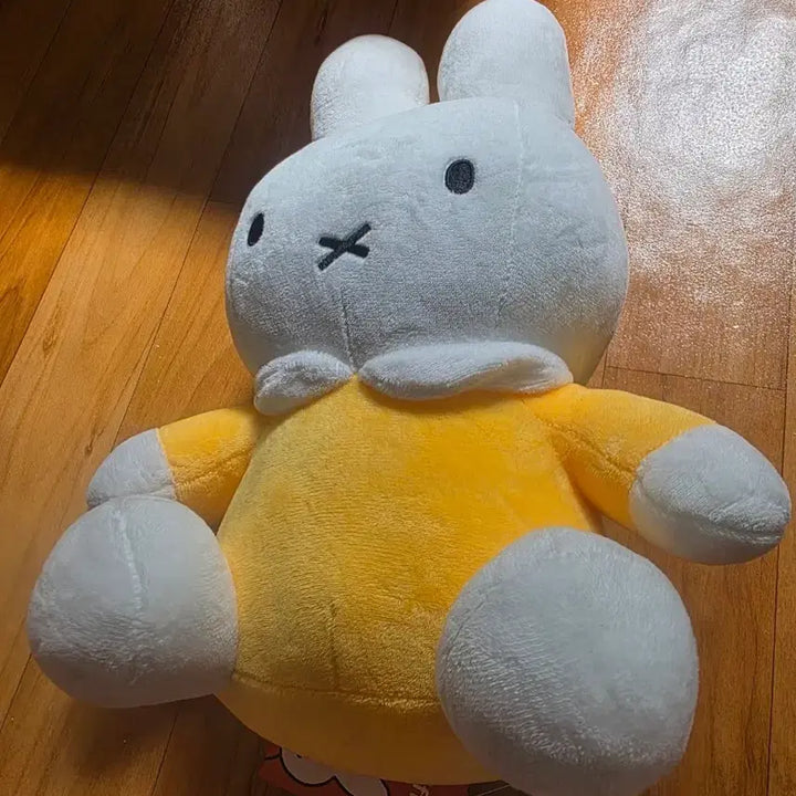 [BUNJANG] Miffy Yellow Outfit Plush Doll / 미피 노란옷 봉제인형 토끼인형