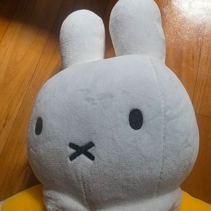 [BUNJANG] Miffy Yellow Outfit Plush Doll / 미피 노란옷 봉제인형 토끼인형