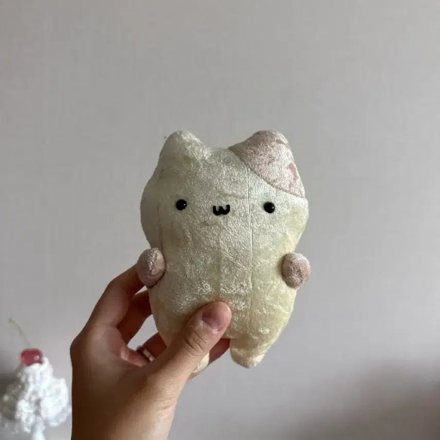 [BUNJANG] Sparkling Pompom Muffin Doll / 반짝이는 폼푸 머핀 인형