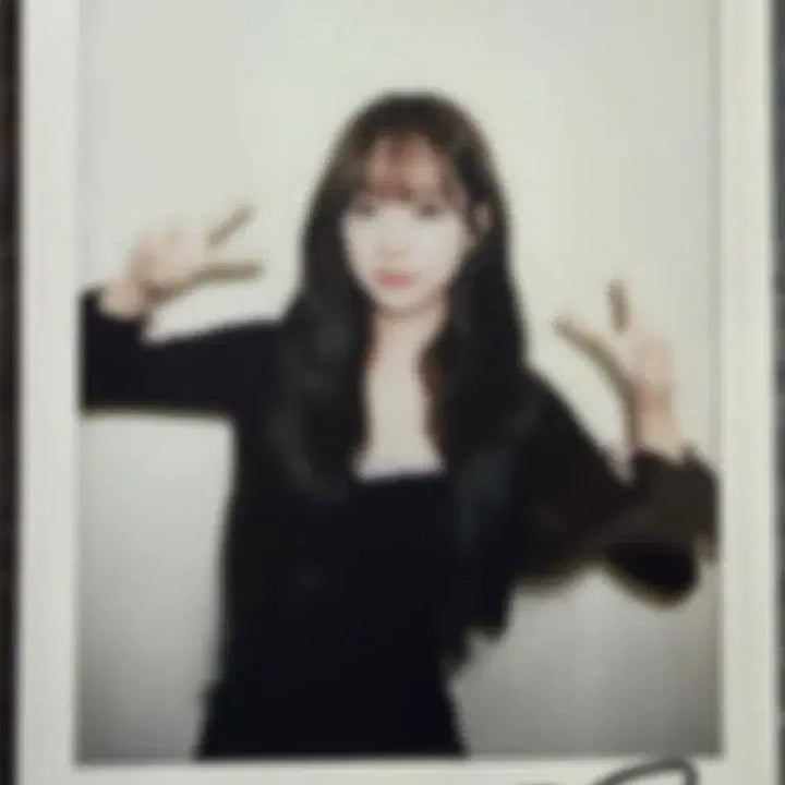 [BUNJANG] tripleS Kim Sumin Signed Polaroid Photo / 260829 tripleS 트리플에스 김수민 싸인 폴라로이드