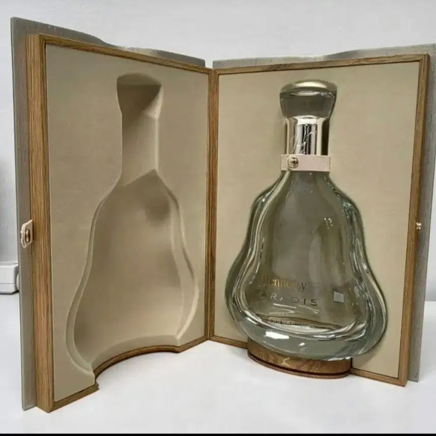 [BUNJANG] Hennessy Paradis Cognac Empty Bottle with Case / 헤네시 파라디스 꼬냑 위스키 공병