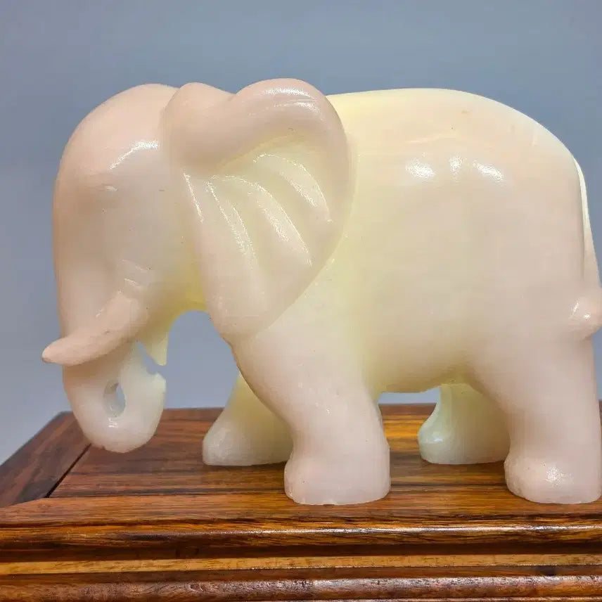 [BUNJANG] Jade Elephant Sculpture Stone / 26092101 좋은 기운을 내뿜는 영롱한 옥 코끼리 조각 광물 수석 팝니다