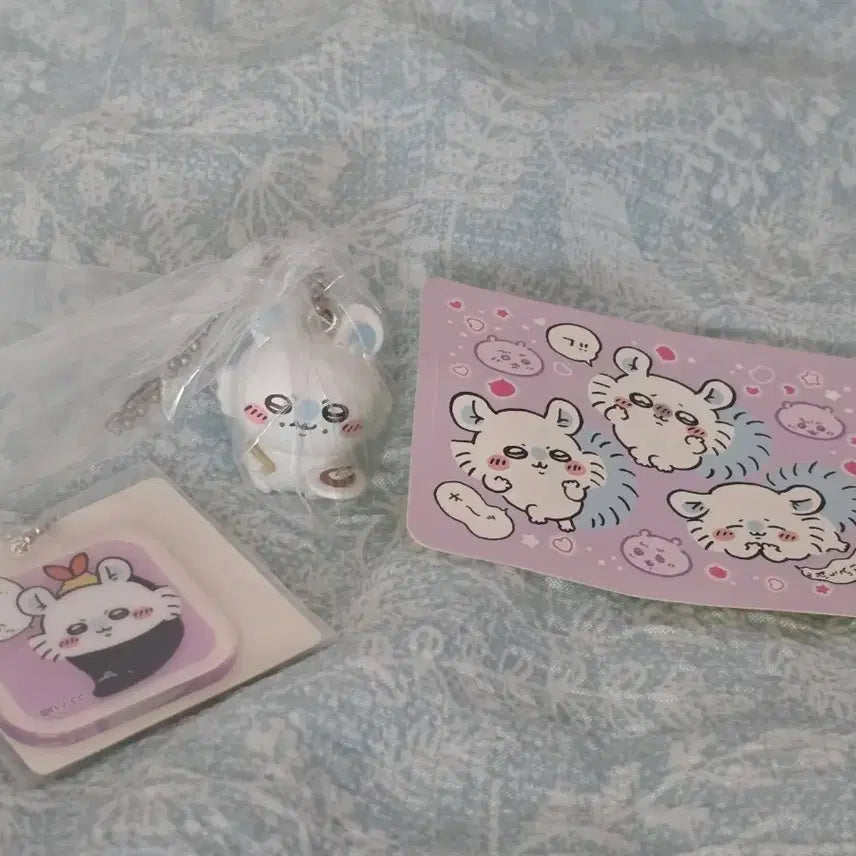 [BUNJANG] Chiikawa Tabemono Momonga Gacha Random Keychain &amp; Sticker Set / 치이카와 타베모노 모몽가 가챠