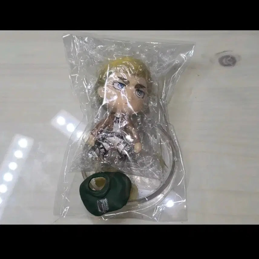 [BUNJANG] Attack on Titan Erwin Chibi-큥 Figure / 진격의거인 엘빈 치비큥