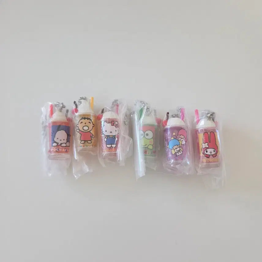 [BUNJANG] Sanrio Parfait Keychain 6-Piece Bundle Set / 산리오 파르페 키링 6종 세트 일괄  헬로키티 민나노타보 케로피 마멜 키키라라 포차코 소다 파르페 키링